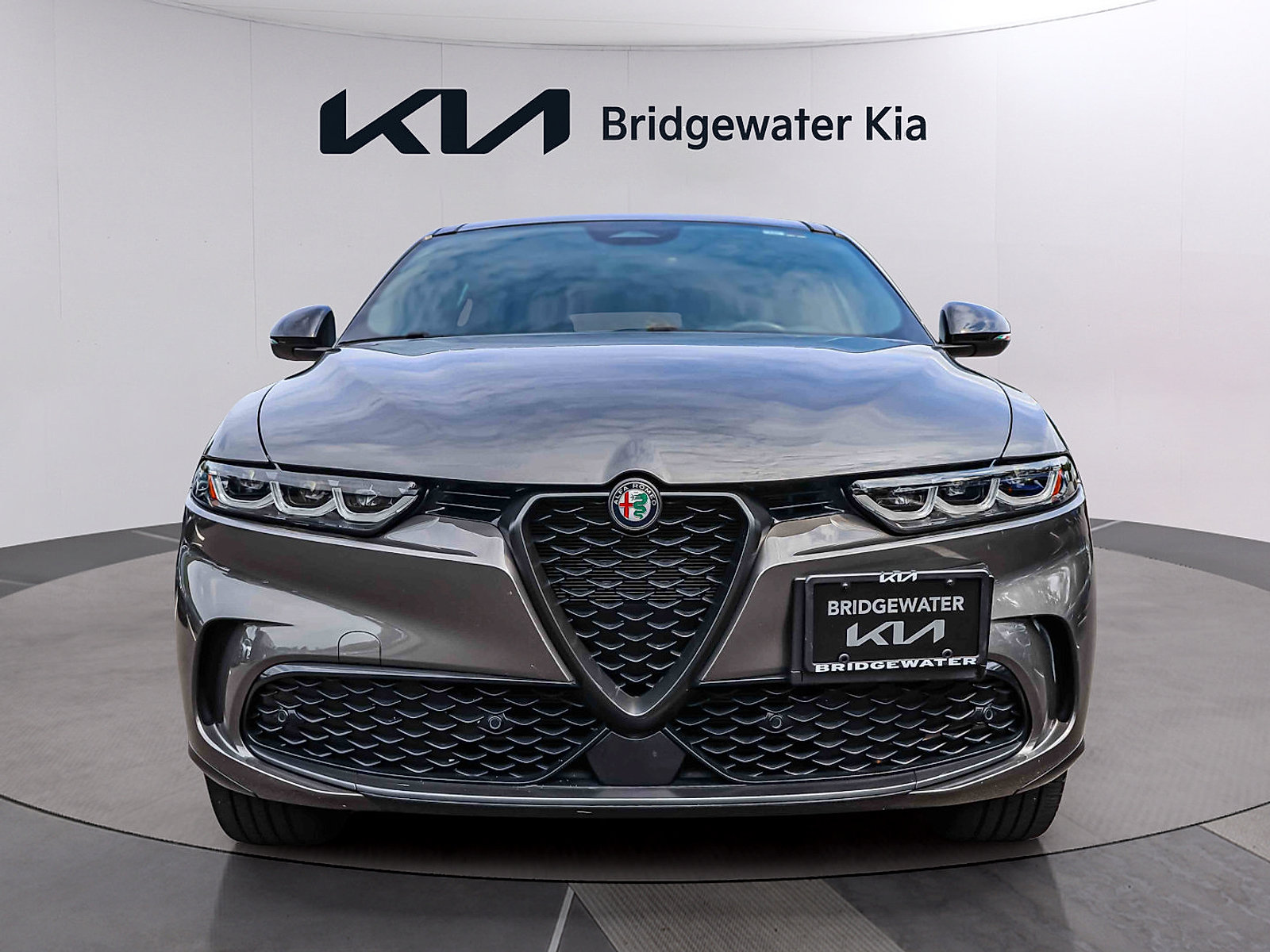 Used 2024 Alfa Romeo Tonale Veloce w/ Premium Interior Package AWD/4WD image 2