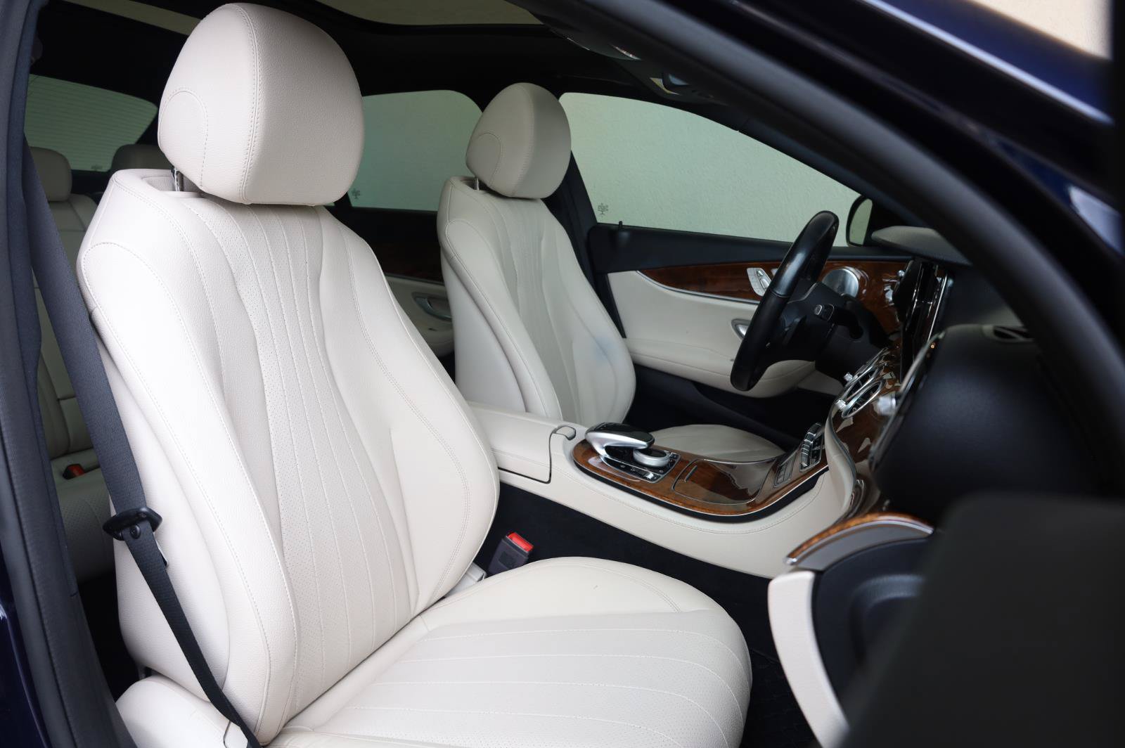 Used 2019 Mercedes-Benz E 300 4MATIC image 31