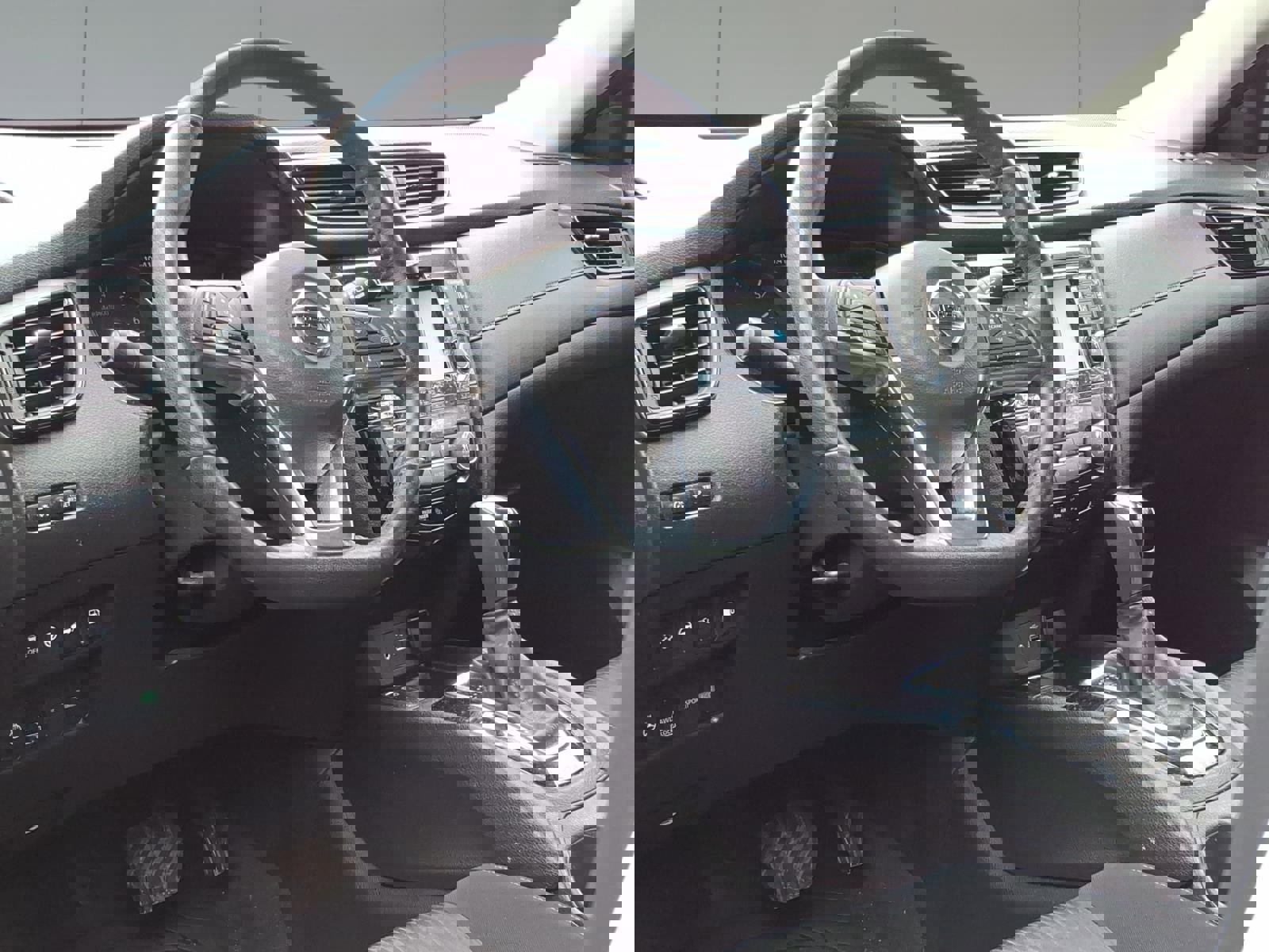 Used 2019 Nissan Rogue SV w/ Premium Package image 9