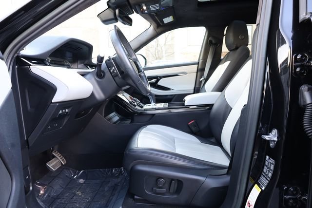 Used 2023 Land Rover Range Rover Evoque R-Dynamic SE image 11