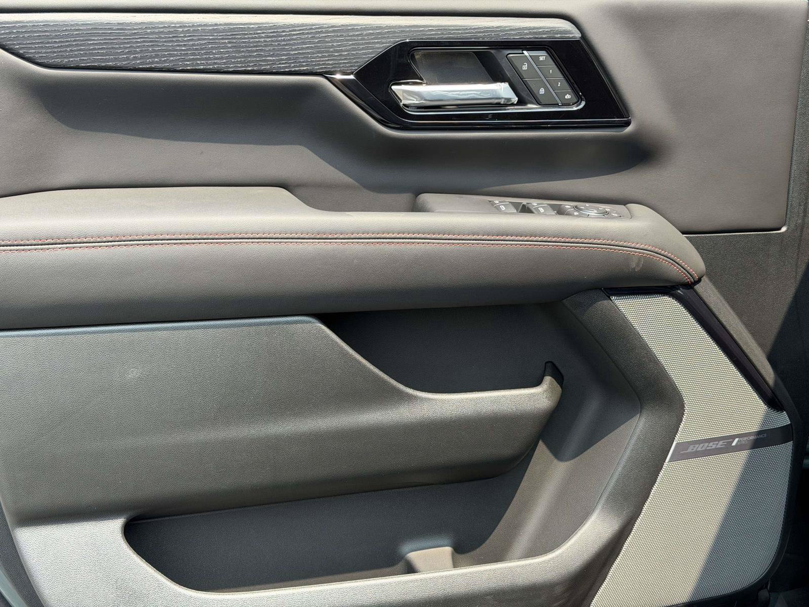 New 2026 GMC Yukon AT4 Ultimate AWD/4WD image 6