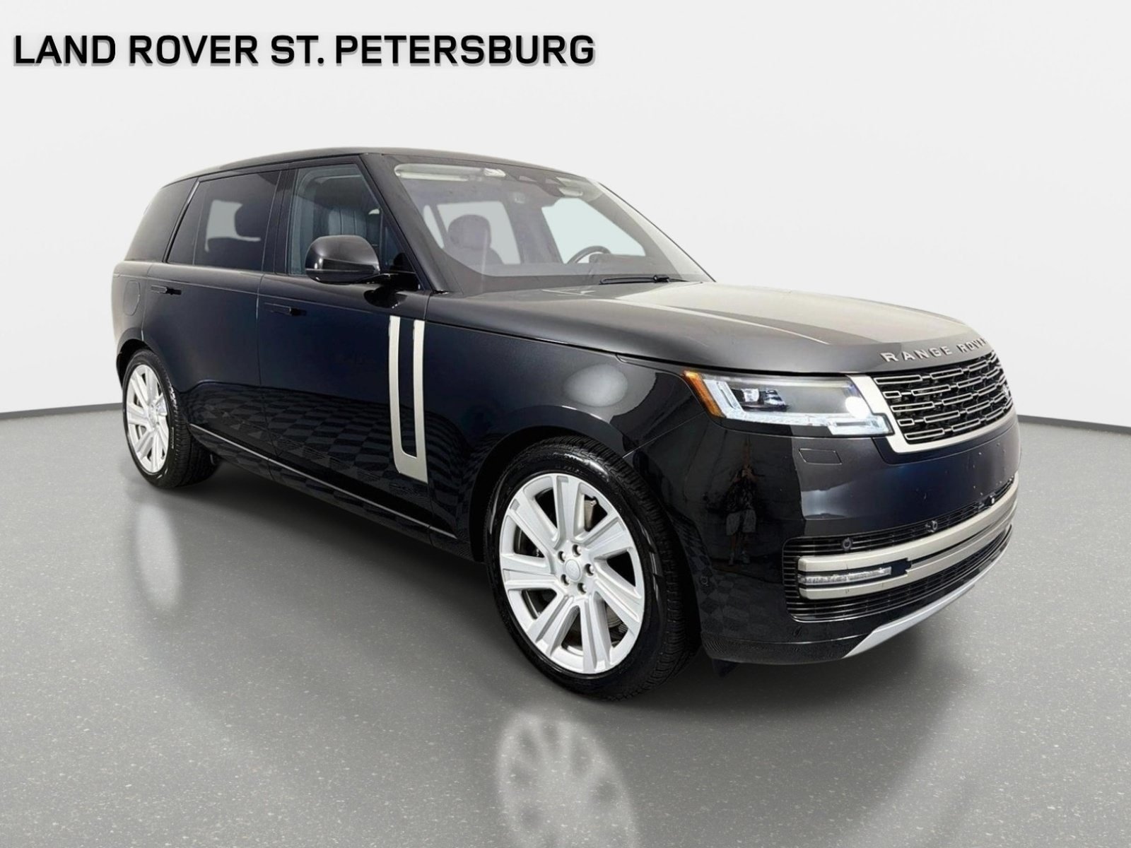 Used 2023 Land Rover Range Rover Long Wheelbase SE AWD/4WD image 3