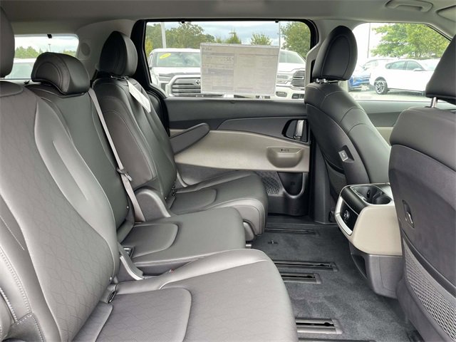 New 2026 Kia Carnival EX image 17