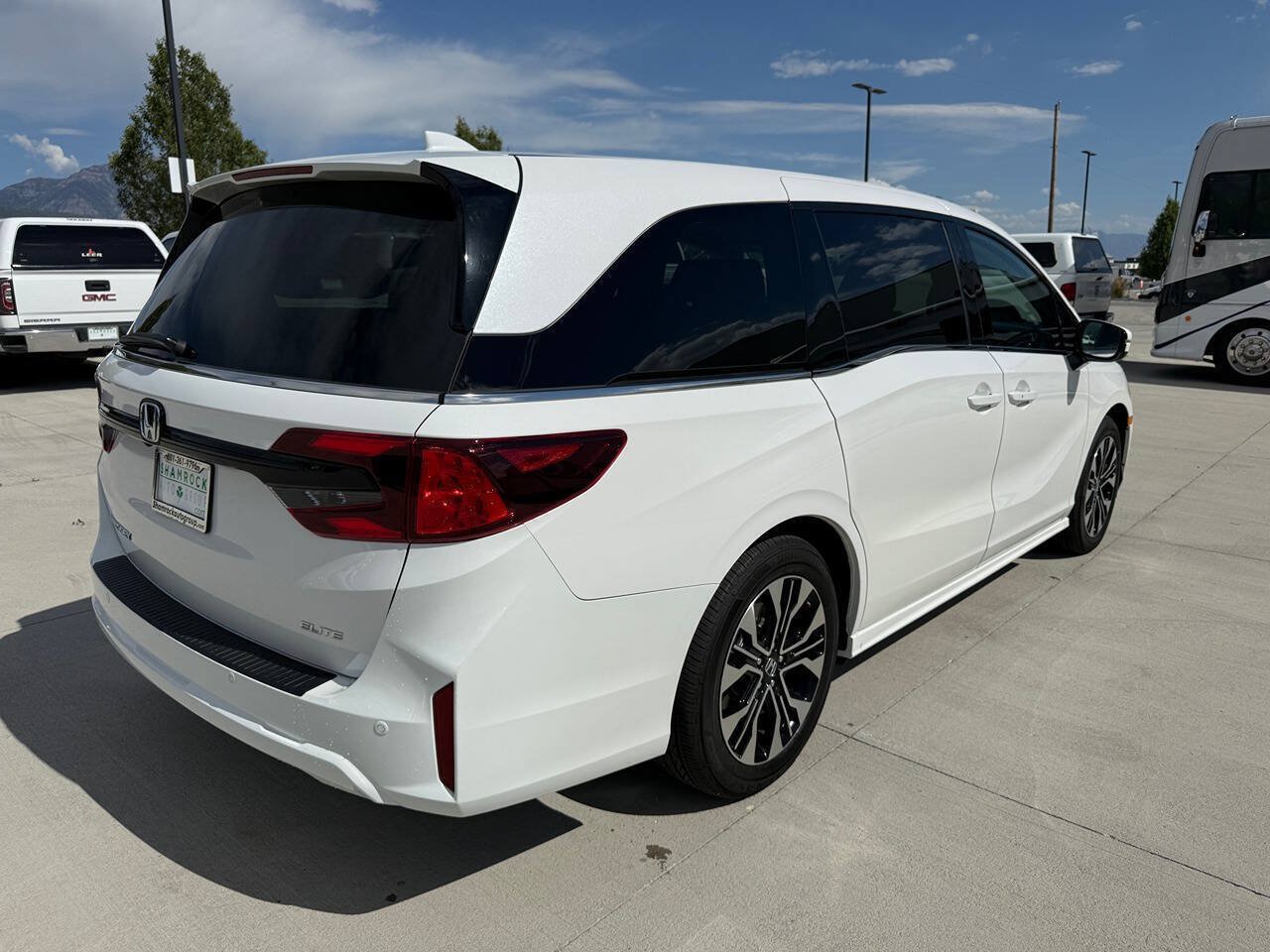 Used 2026 Honda Odyssey Elite image 3