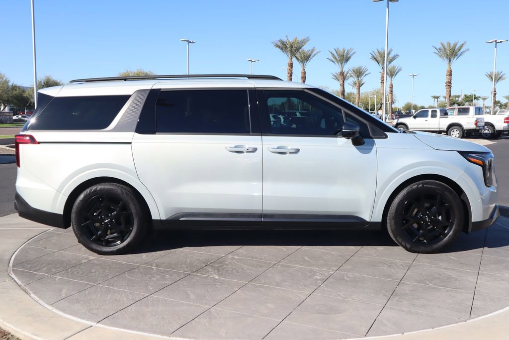 Used 2025 Kia Carnival SX Prestige image 4