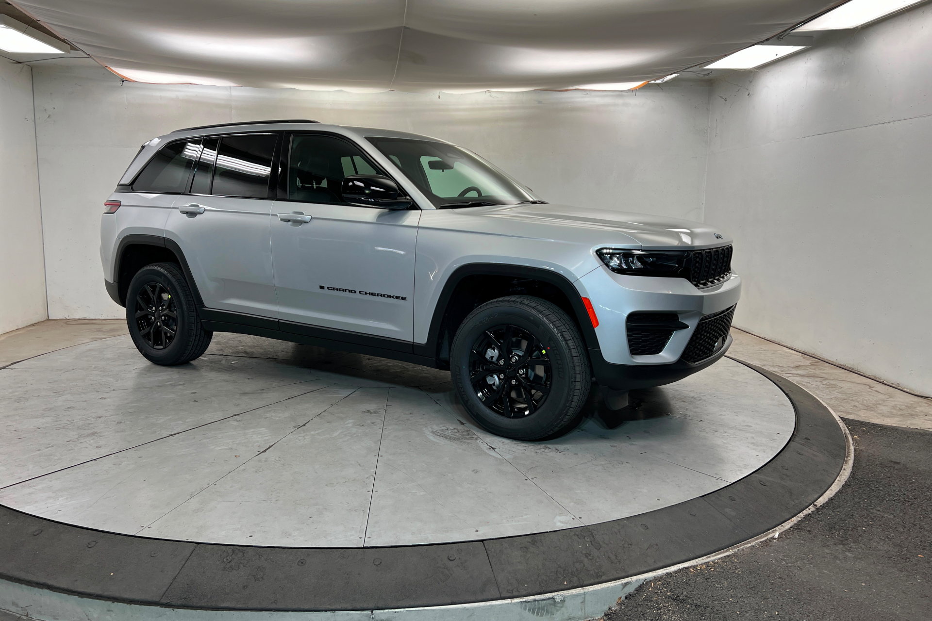 New 2025 Jeep Grand Cherokee 4WD image 7