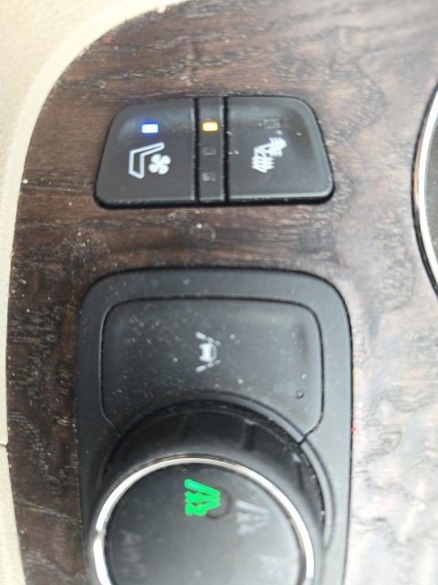 Used 2023 GMC Acadia Denali w/ Black Diamond Edition image 28