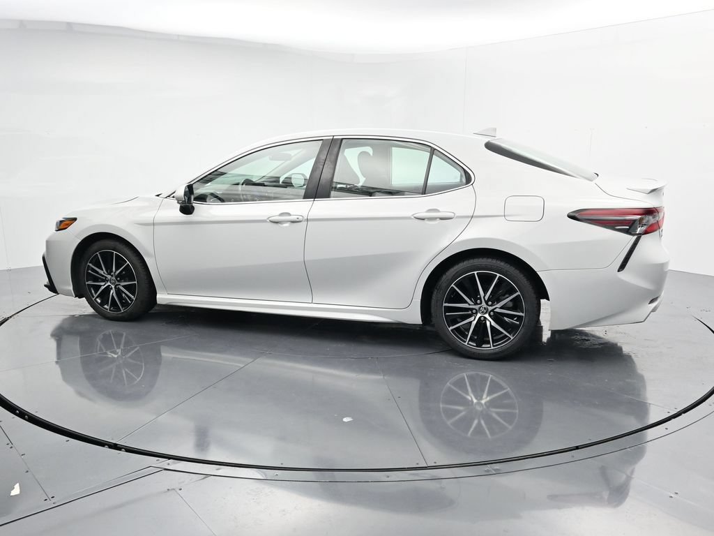 Used 2023 Toyota Camry SE FWD image 5