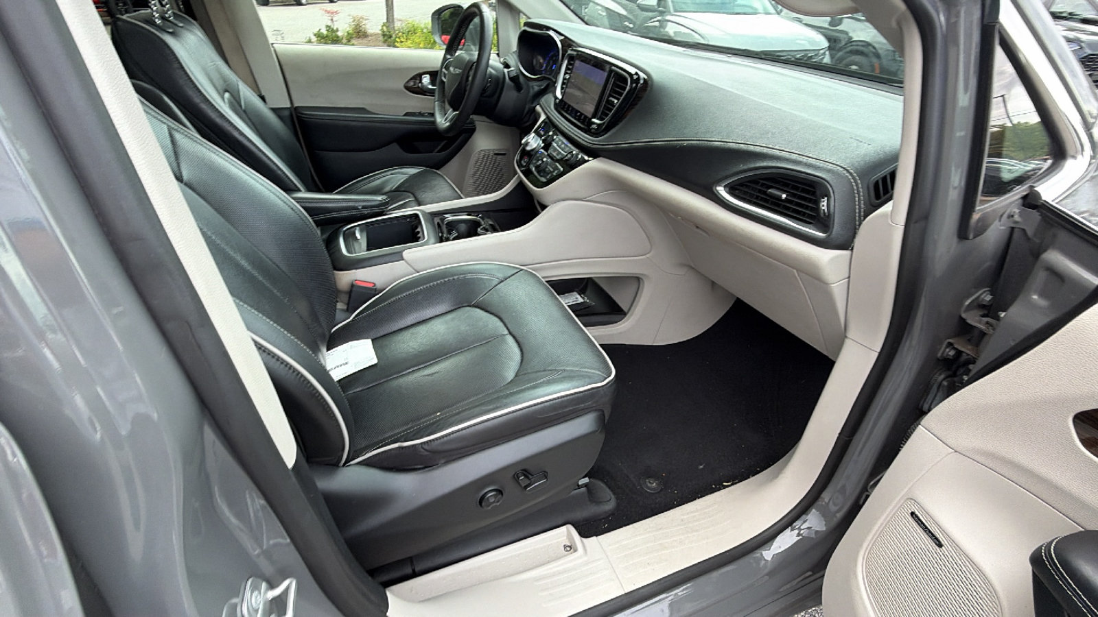 Used 2022 Chrysler Pacifica Limited FWD image 20