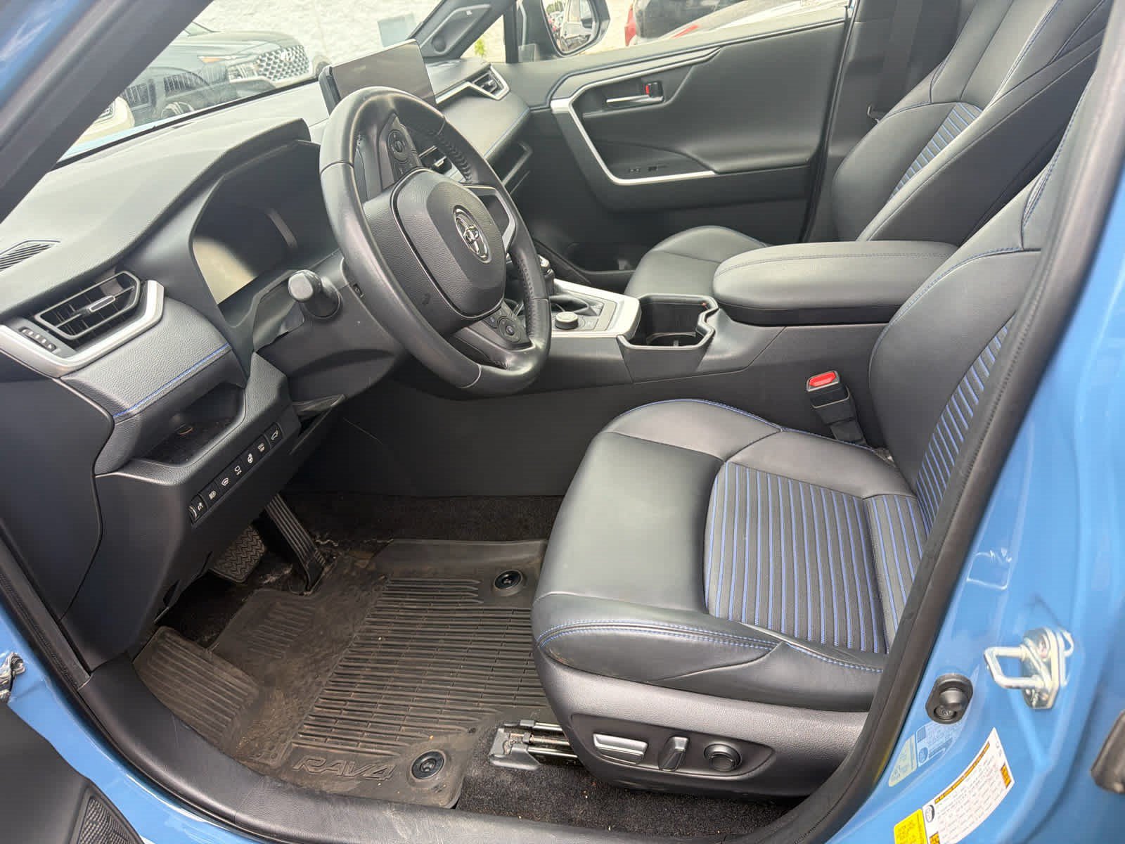 Used 2023 Toyota RAV4 XSE AWD/4WD image 12
