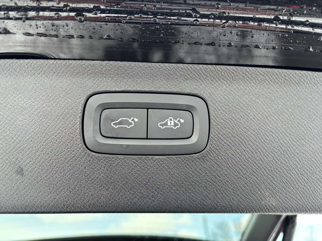 Used 2024 Volvo XC90 B6 Plus image 24