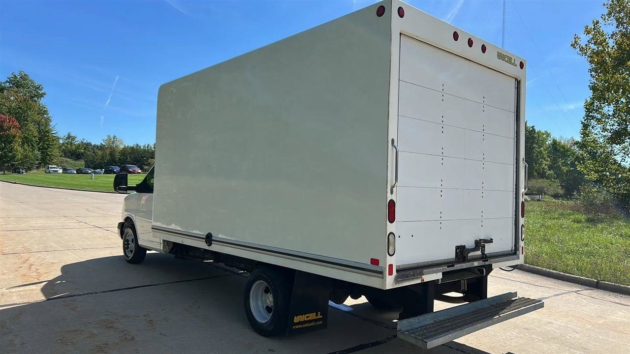 Used 2019 Chevrolet Express 3500 Extended w/ Driver Convenience Package RWD image 16
