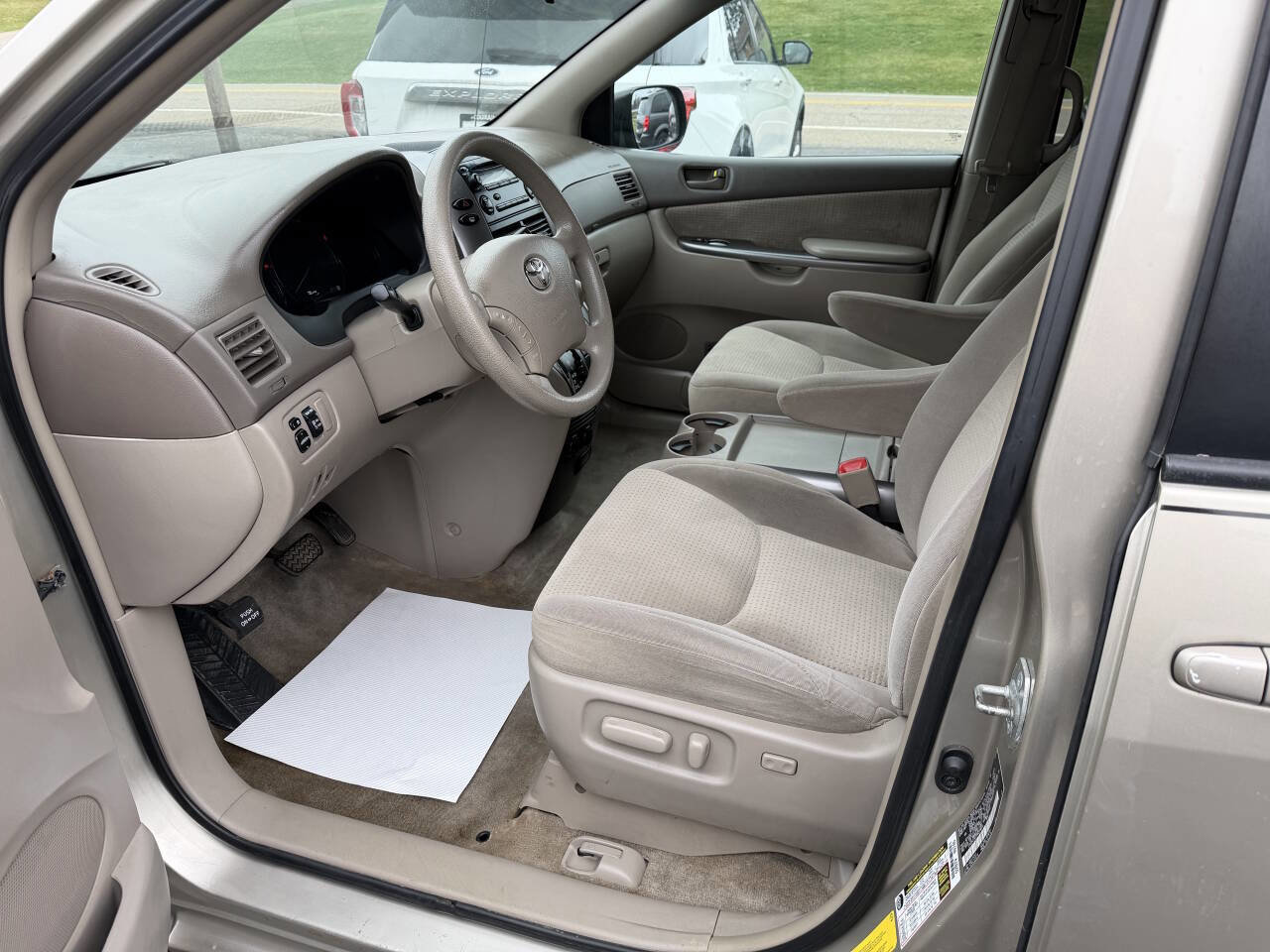 Used 2009 Toyota Sienna LE image 5