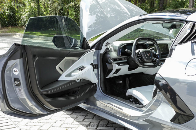 Used 2025 Chevrolet Corvette Stingray Premium Cpe w/ Z51 Performance Package RWD image 24