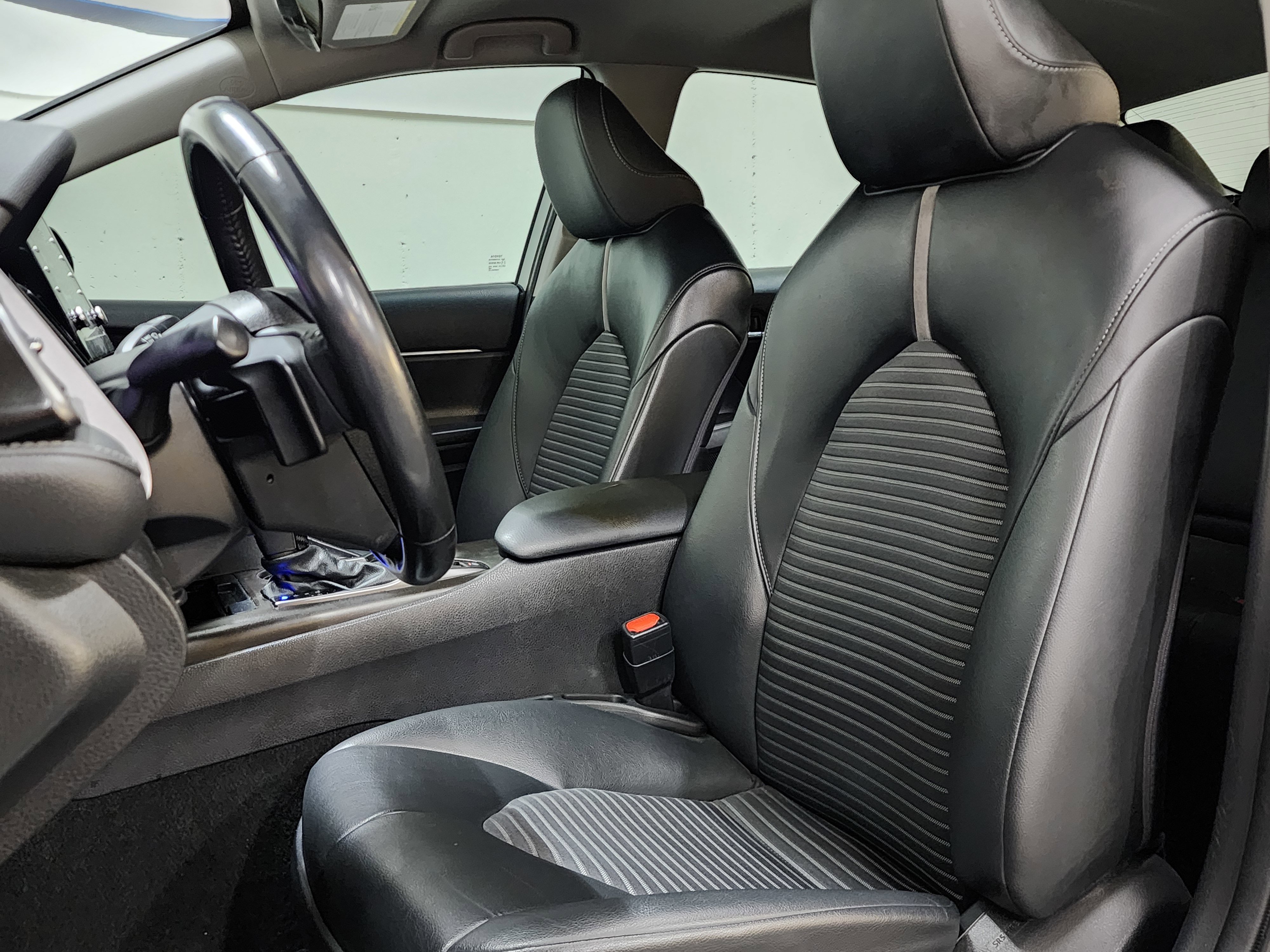 Used 2022 Toyota Camry SE image 14