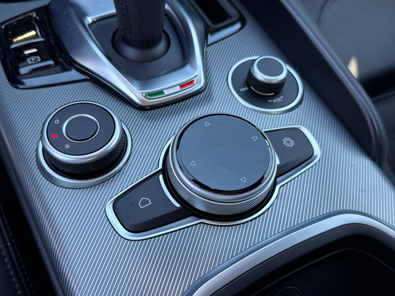 Used 2024 Alfa Romeo Giulia Veloce image 30