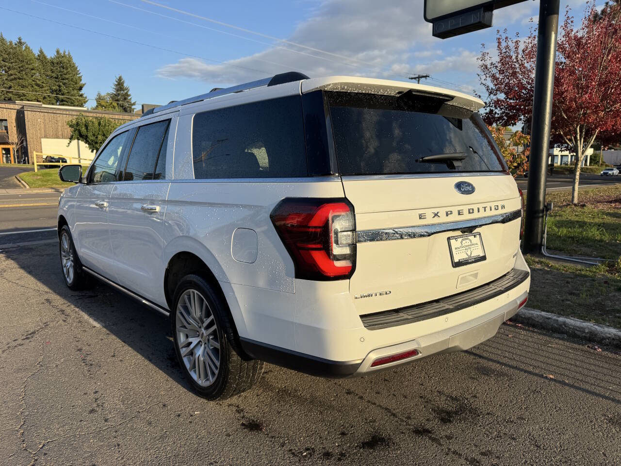 Used 2024 Ford Expedition Max Limited image 3