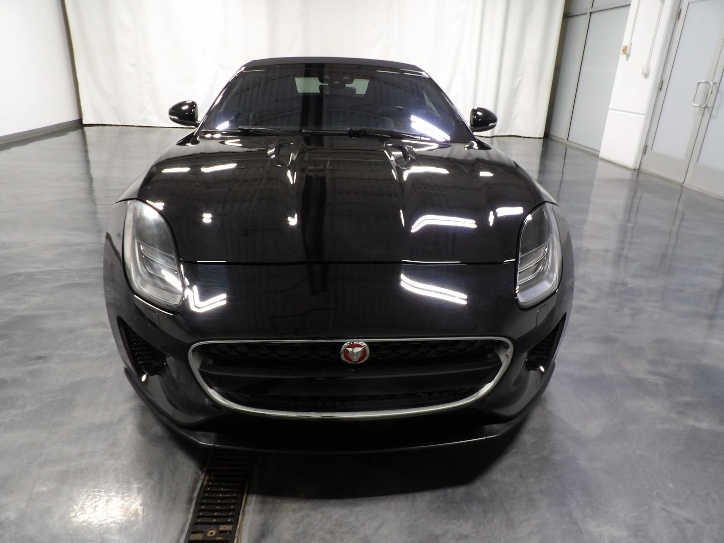 Used 2020 Jaguar F-TYPE Convertible RWD image 7