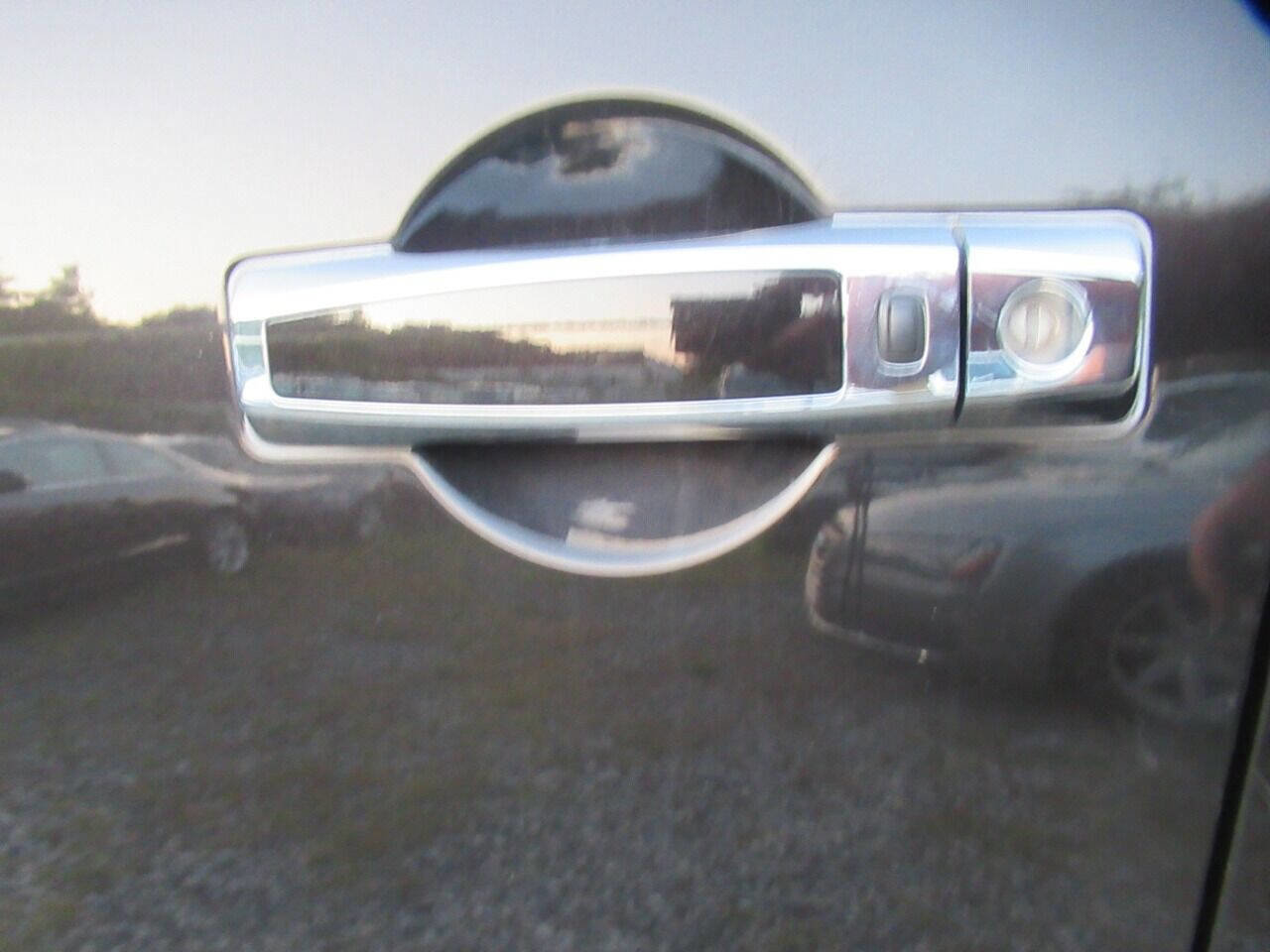 Used 2012 Nissan Armada Platinum image 16