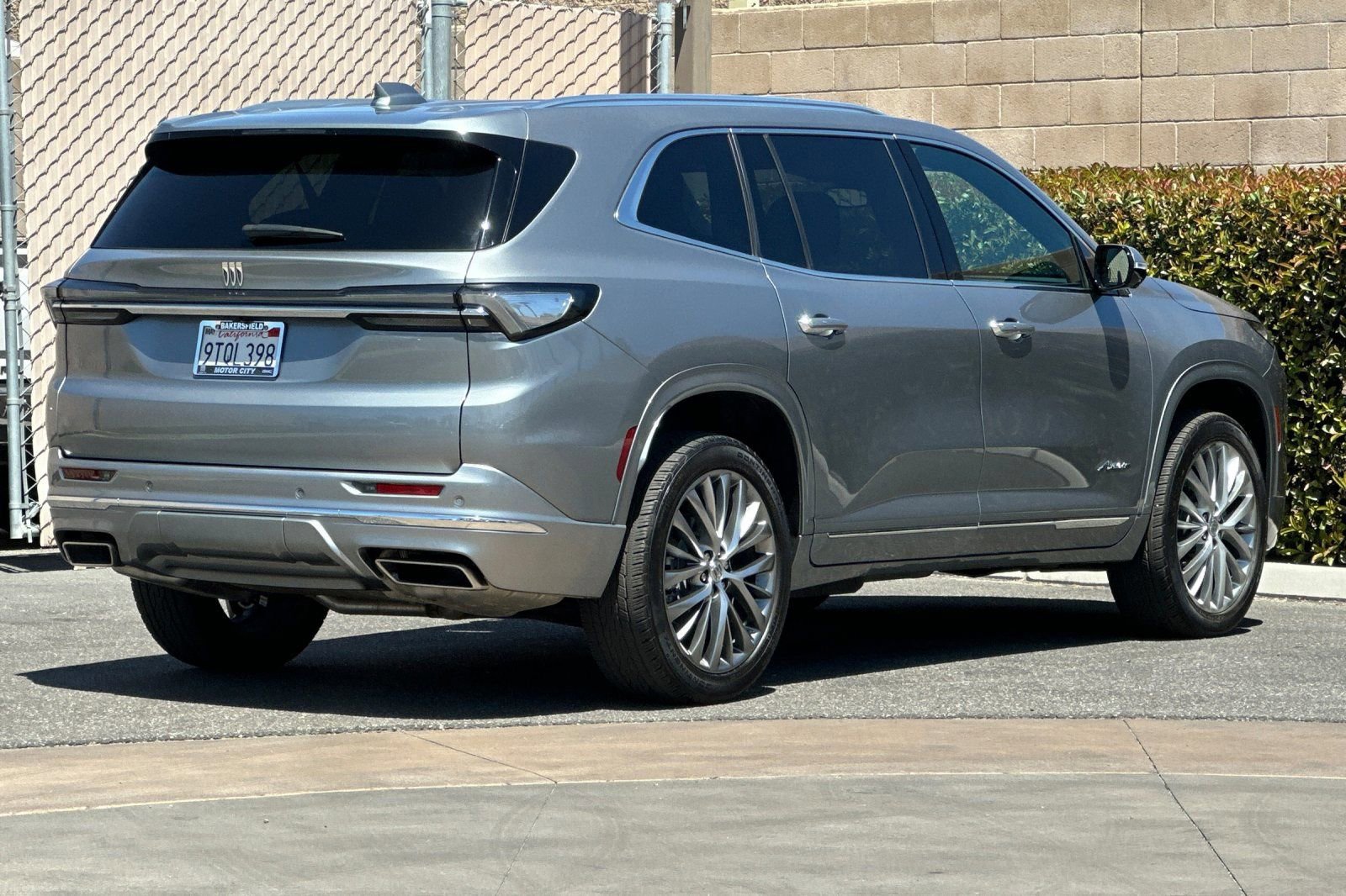 Certified 2025 Buick Enclave Avenir FWD image 4