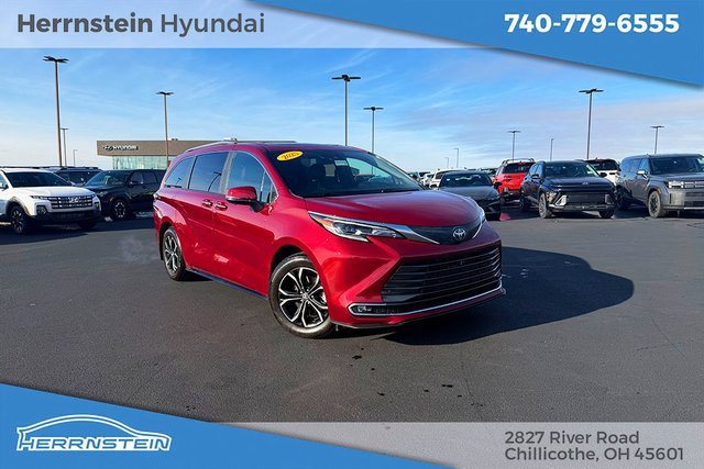 Used 2025 Toyota Sienna Platinum image 1