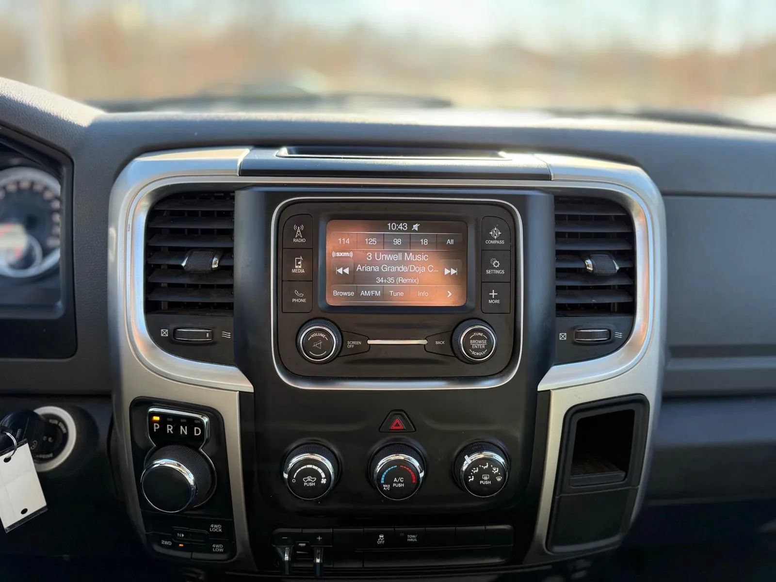 Used 2016 RAM 1500 Classic SLT AWD/4WD image 17