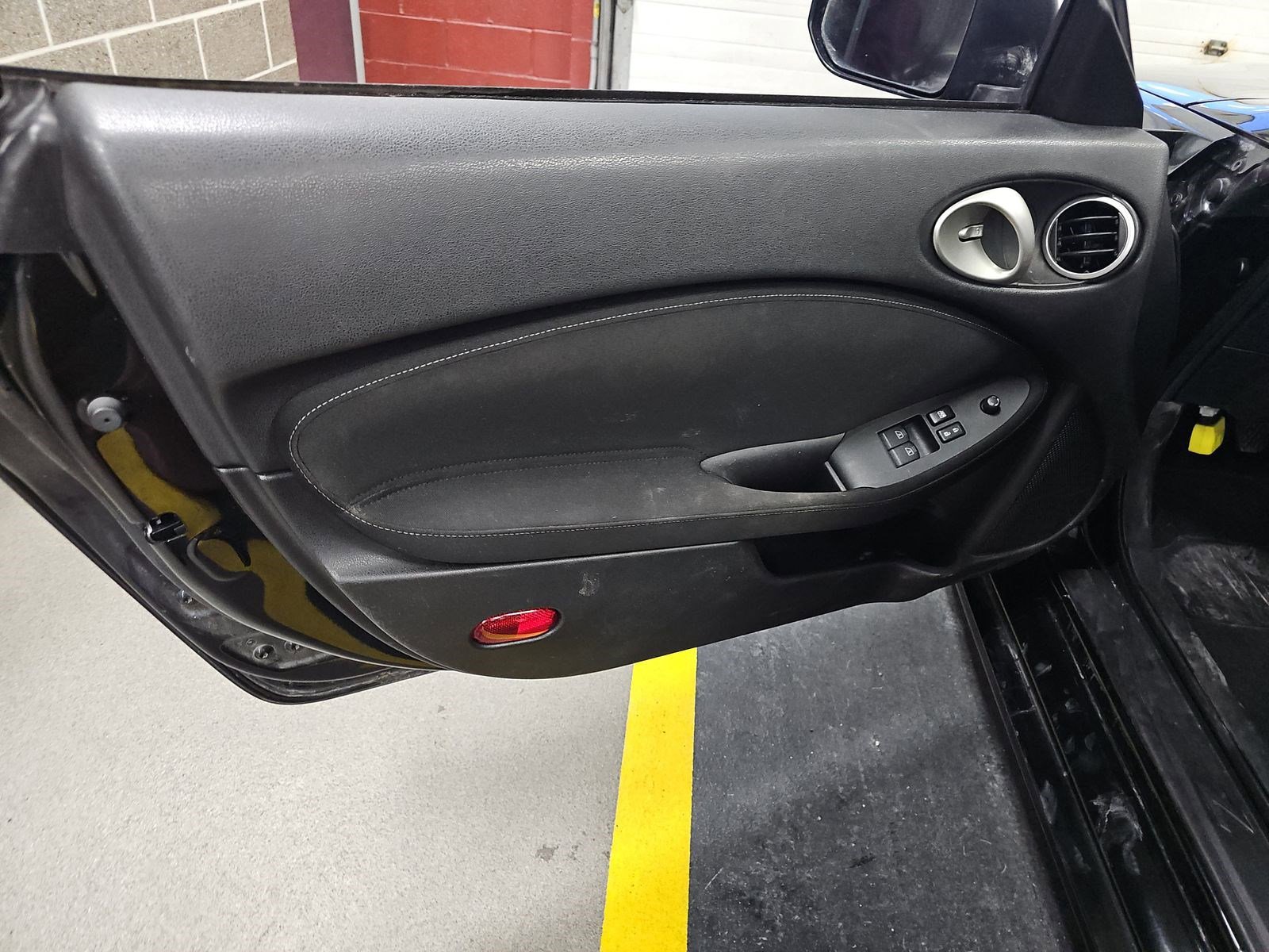 Used 2020 Nissan 370Z Sport image 13