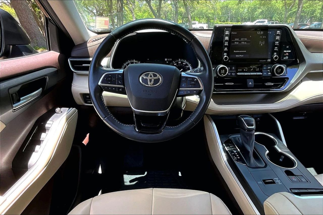 Used 2020 Toyota Highlander XLE FWD image 8