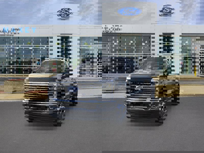 New 2026 Ford F350 4x4 Crew Cab DRW Super Duty image 2