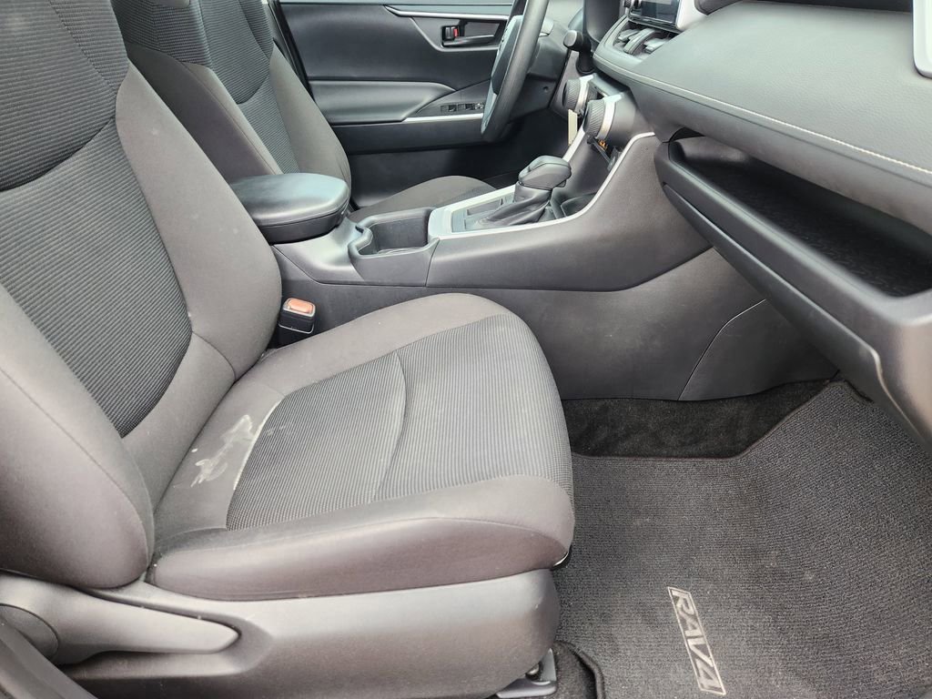 Used 2024 Toyota RAV4 LE image 17