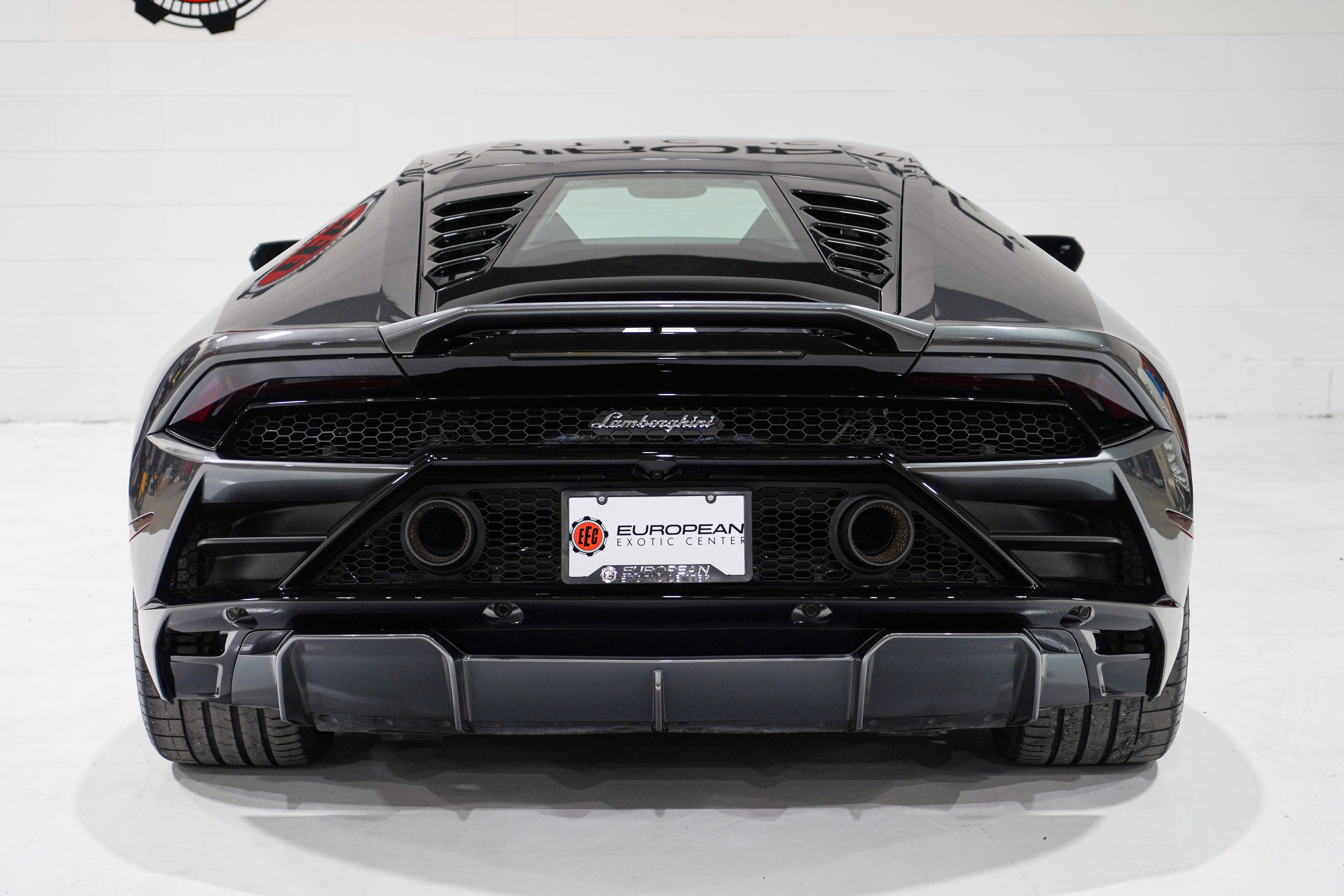 Used 2022 Lamborghini Huracan EVO RWD image 3