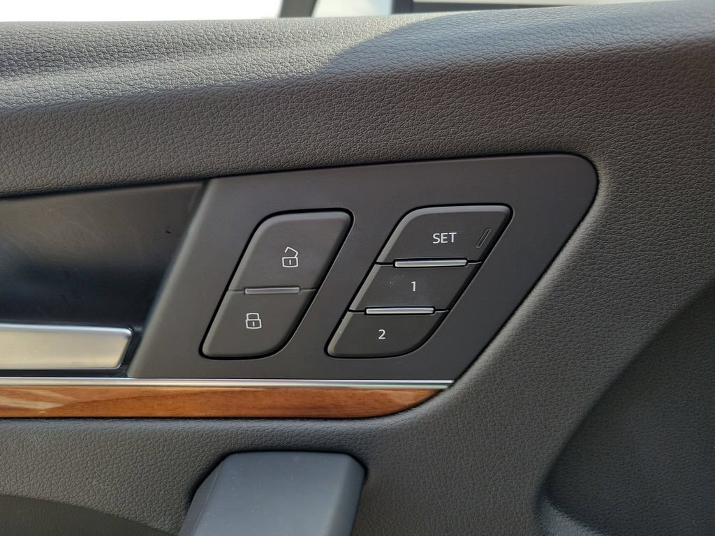 Used 2024 Audi Q5 e Premium Plus w/ Premium Plus Package AWD/4WD image 23