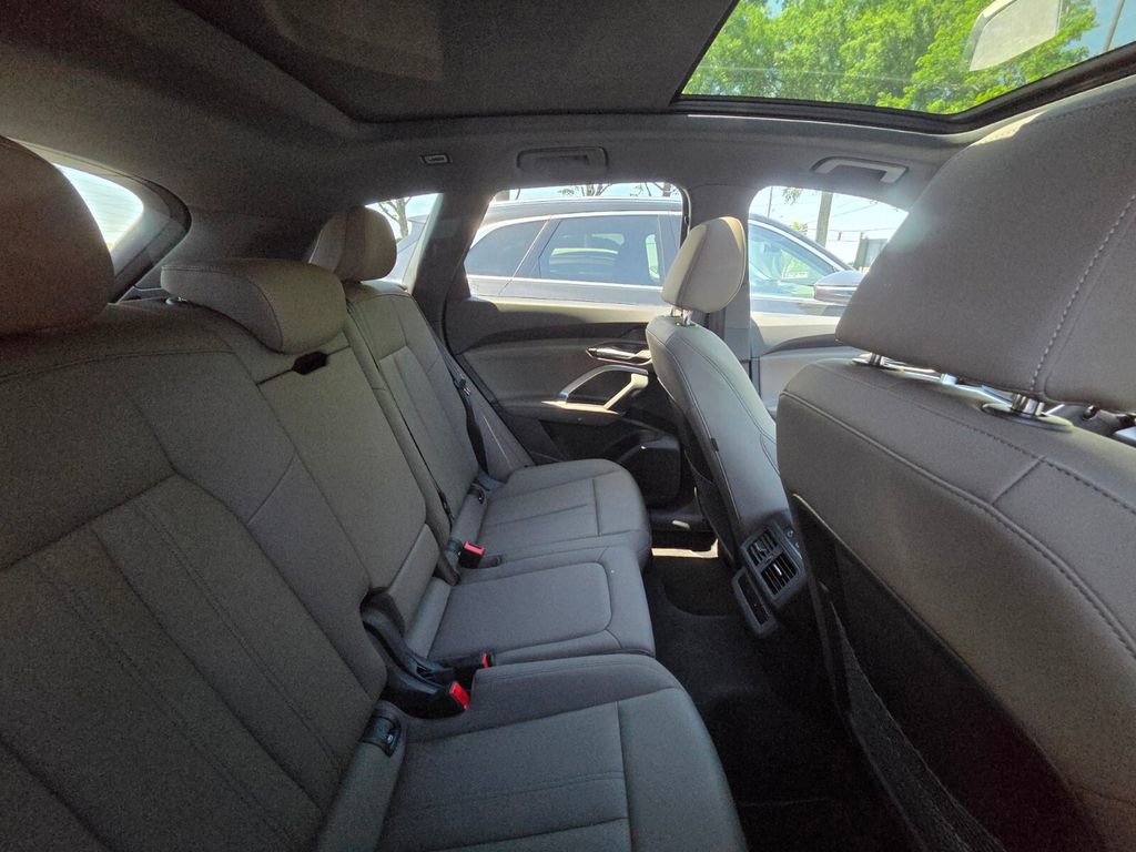 Used 2025 Audi Q5 Premium w/ Convenience Package AWD/4WD image 9