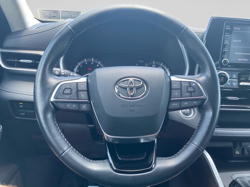 Used 2021 Toyota Highlander XLE AWD/4WD image 25