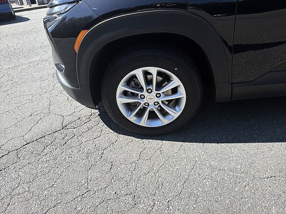 Used 2024 Chevrolet TrailBlazer LS w/ LS Convenience Package AWD/4WD image 9