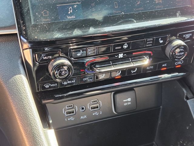 Used 2025 Jeep Grand Cherokee L Limited RWD image 23