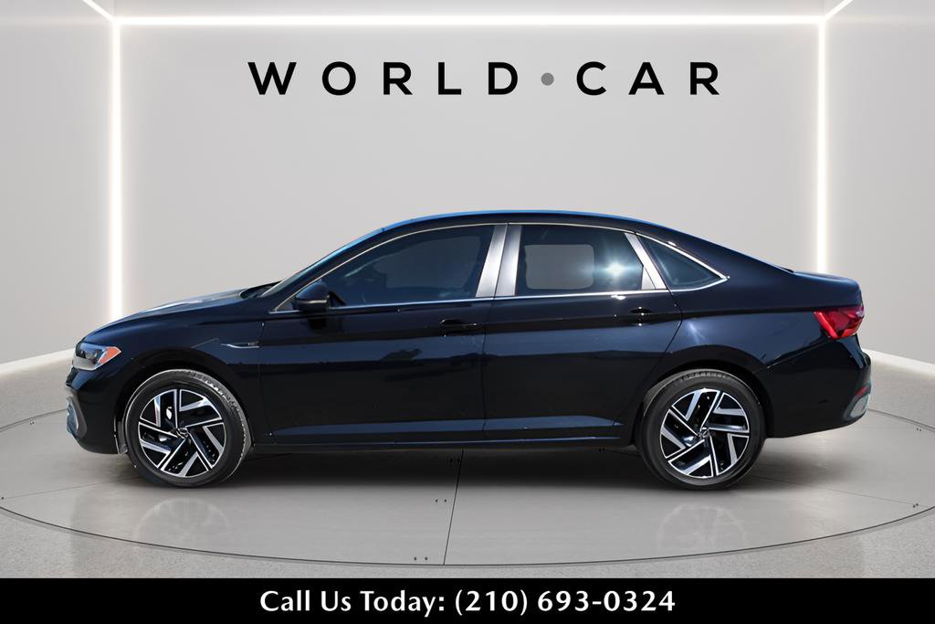 Used 2023 Volkswagen Jetta SEL FWD image 4