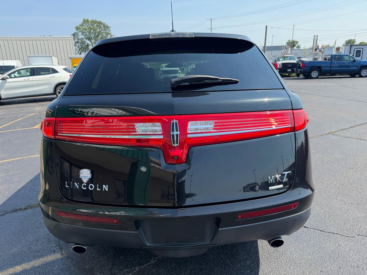 Used 2014 Lincoln MKT AWD image 4