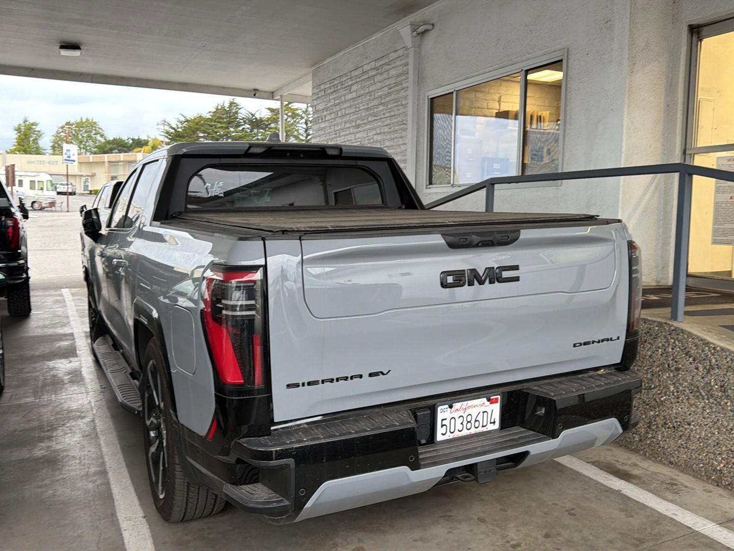 Used 2024 GMC Sierra EV Denali AWD/4WD image 5