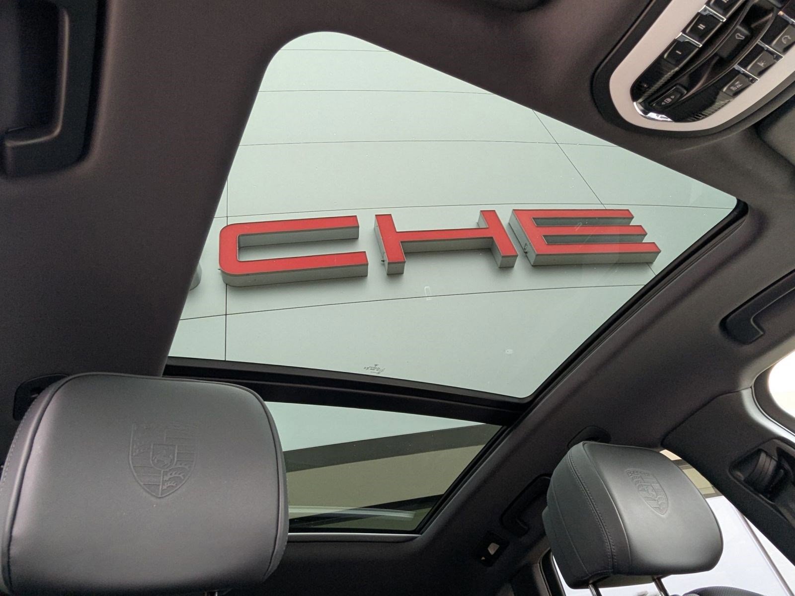 Certified 2026 Porsche Macan AWD/4WD image 27