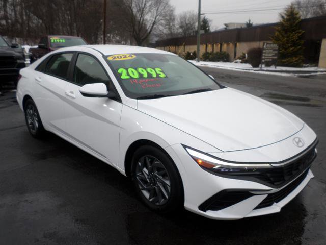 Used 2024 Hyundai Elantra SEL image 1