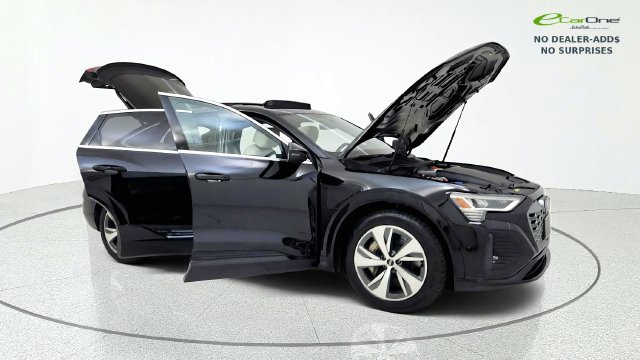 Used 2024 Audi Q8 e-tron Premium Plus w/ Premium Plus Package AWD/4WD image 12