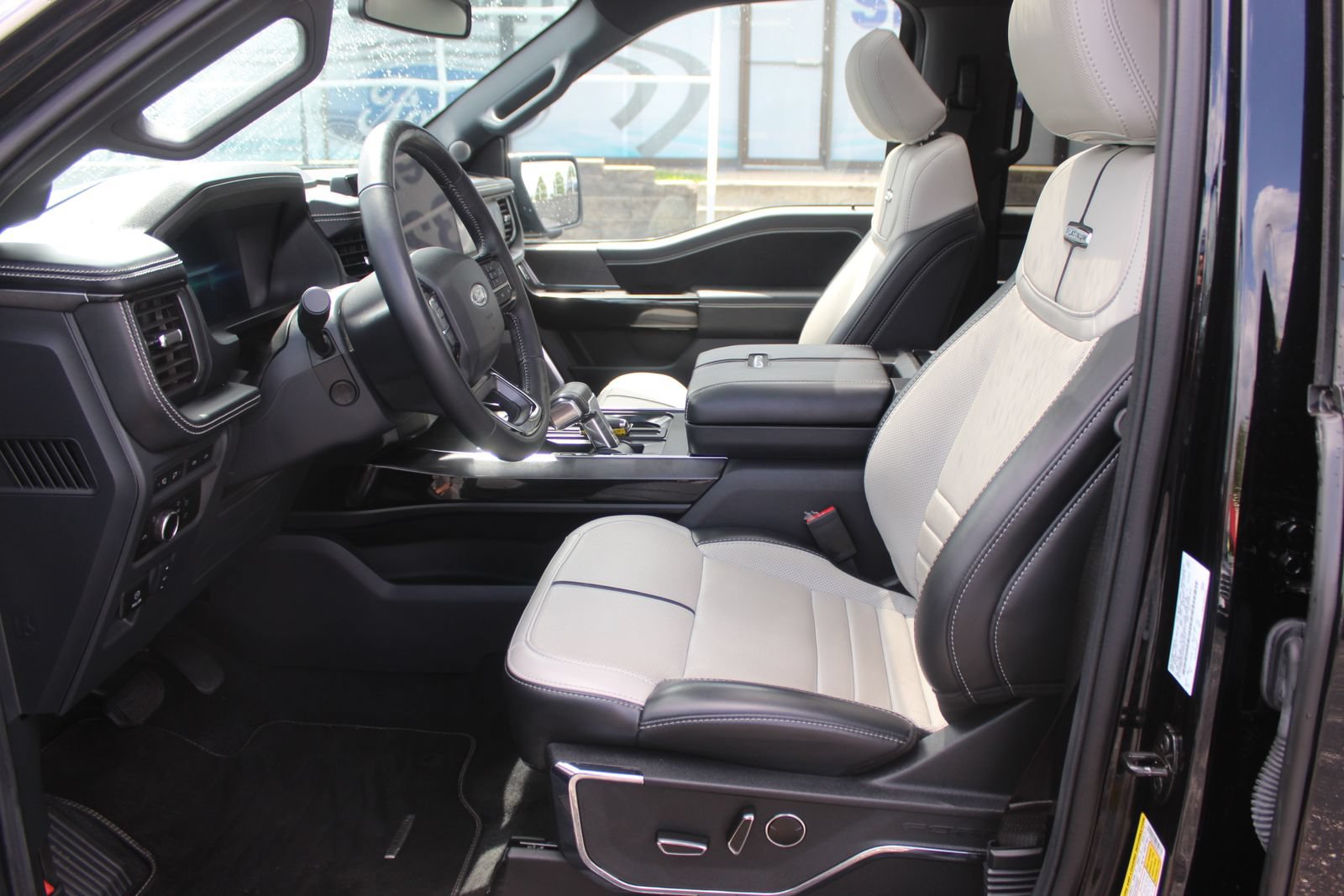 Used 2023 Ford F150 Lightning Platinum AWD/4WD image 28