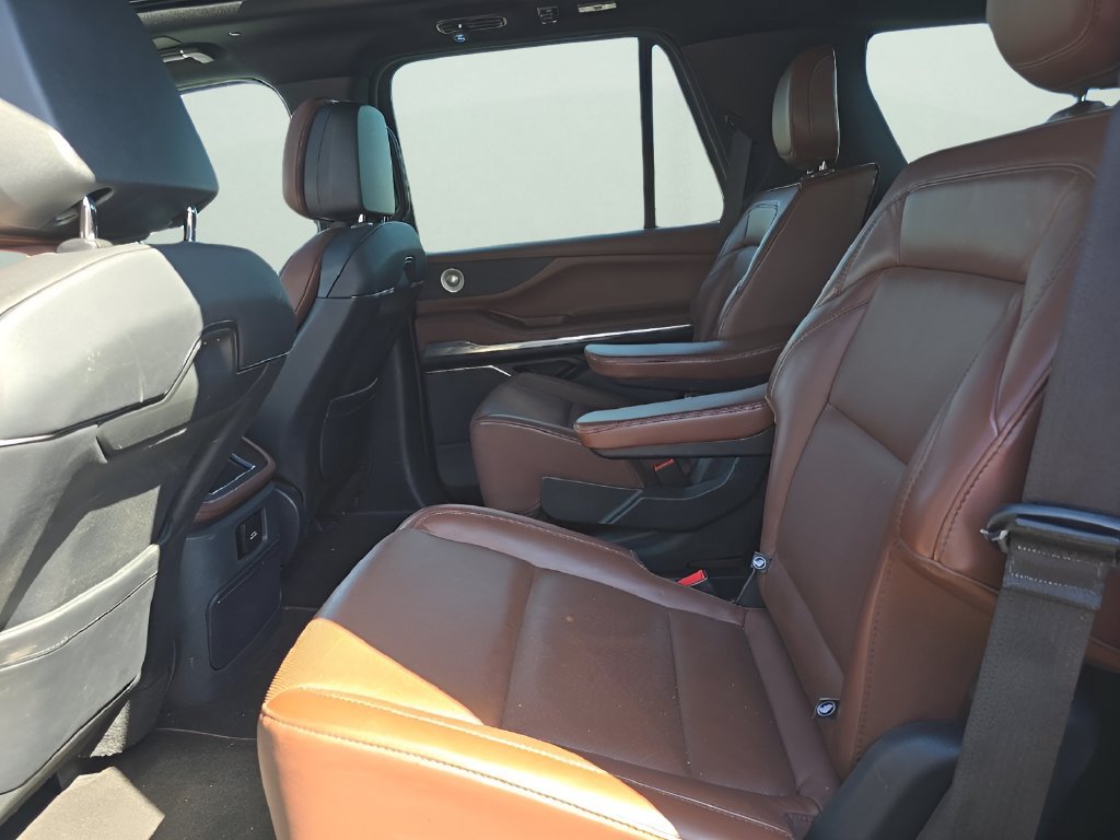 Used 2025 Lincoln Navigator Reserve AWD/4WD image 12