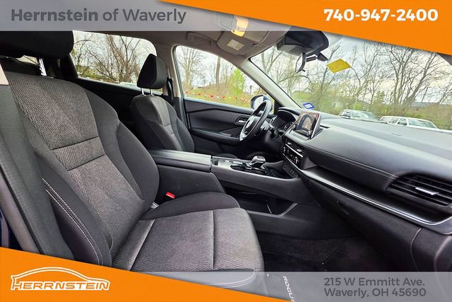 Used 2024 Nissan Rogue SV FWD image 27