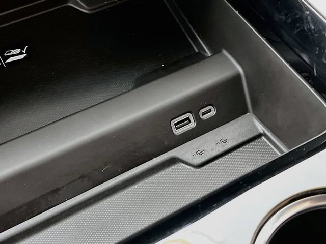 Used 2025 Chevrolet Suburban High Country AWD/4WD image 21