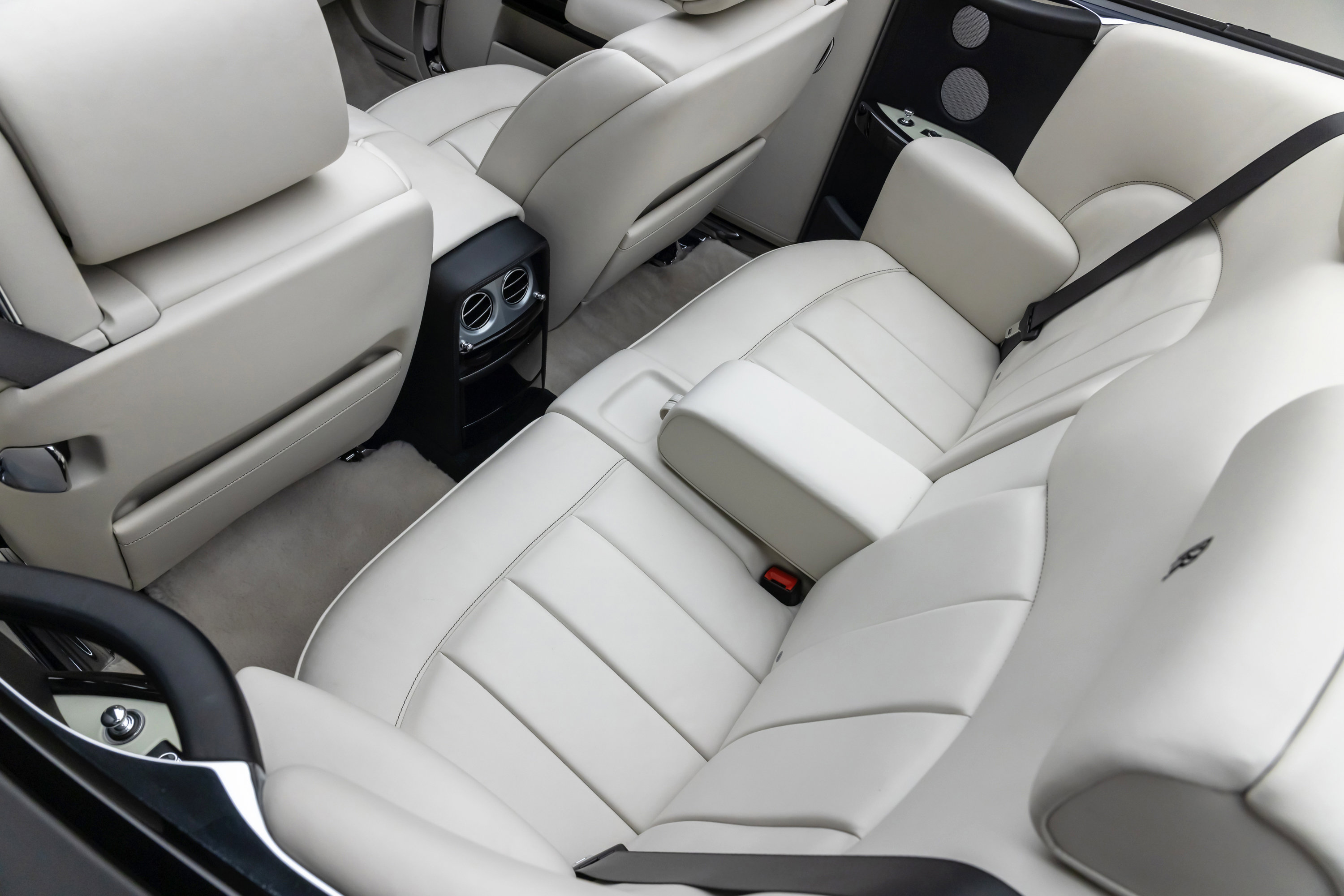 Used 2013 Rolls-Royce Phantom Drophead Coupe image 33