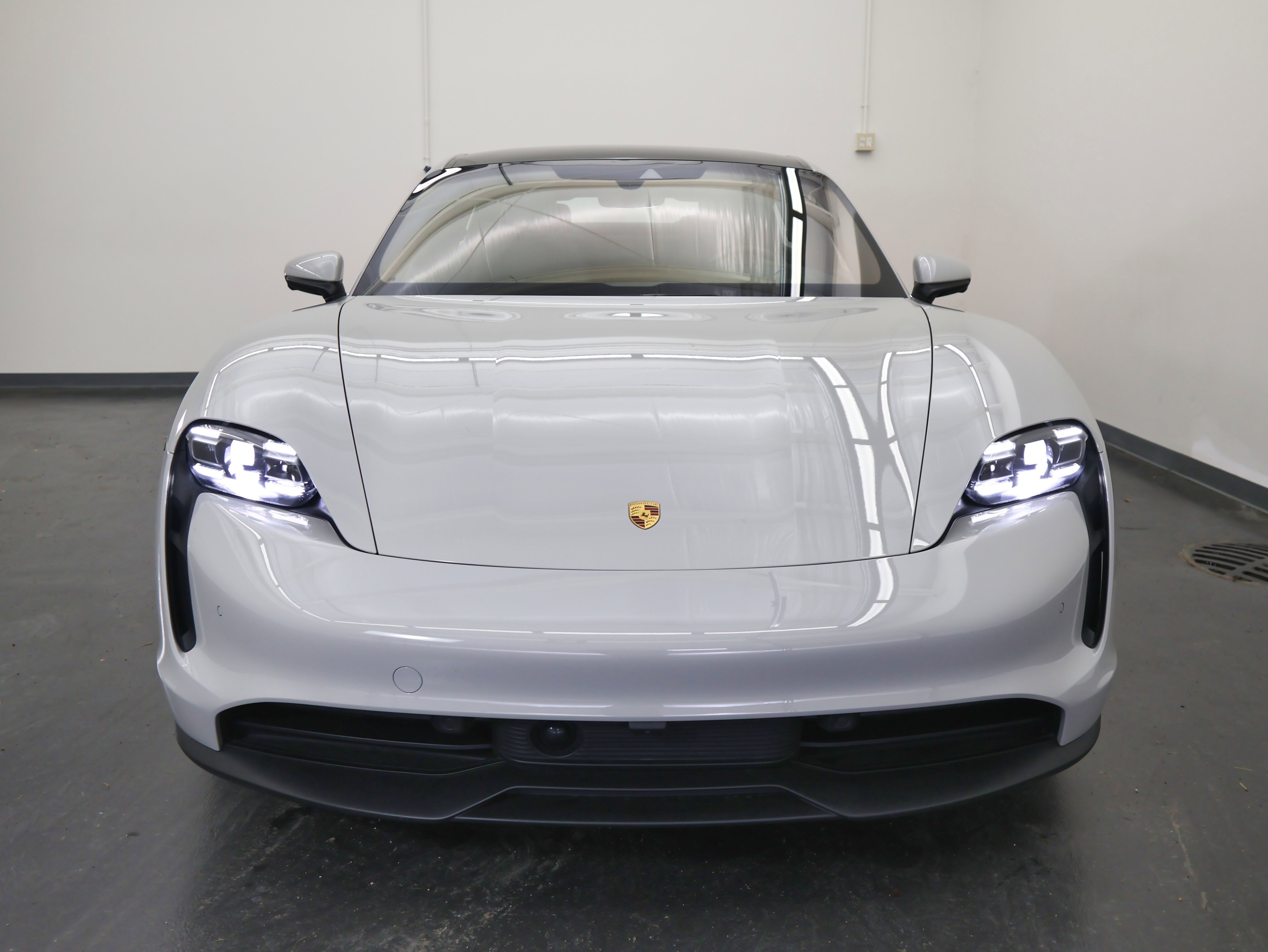 Used 2022 Porsche Taycan 4S image 8