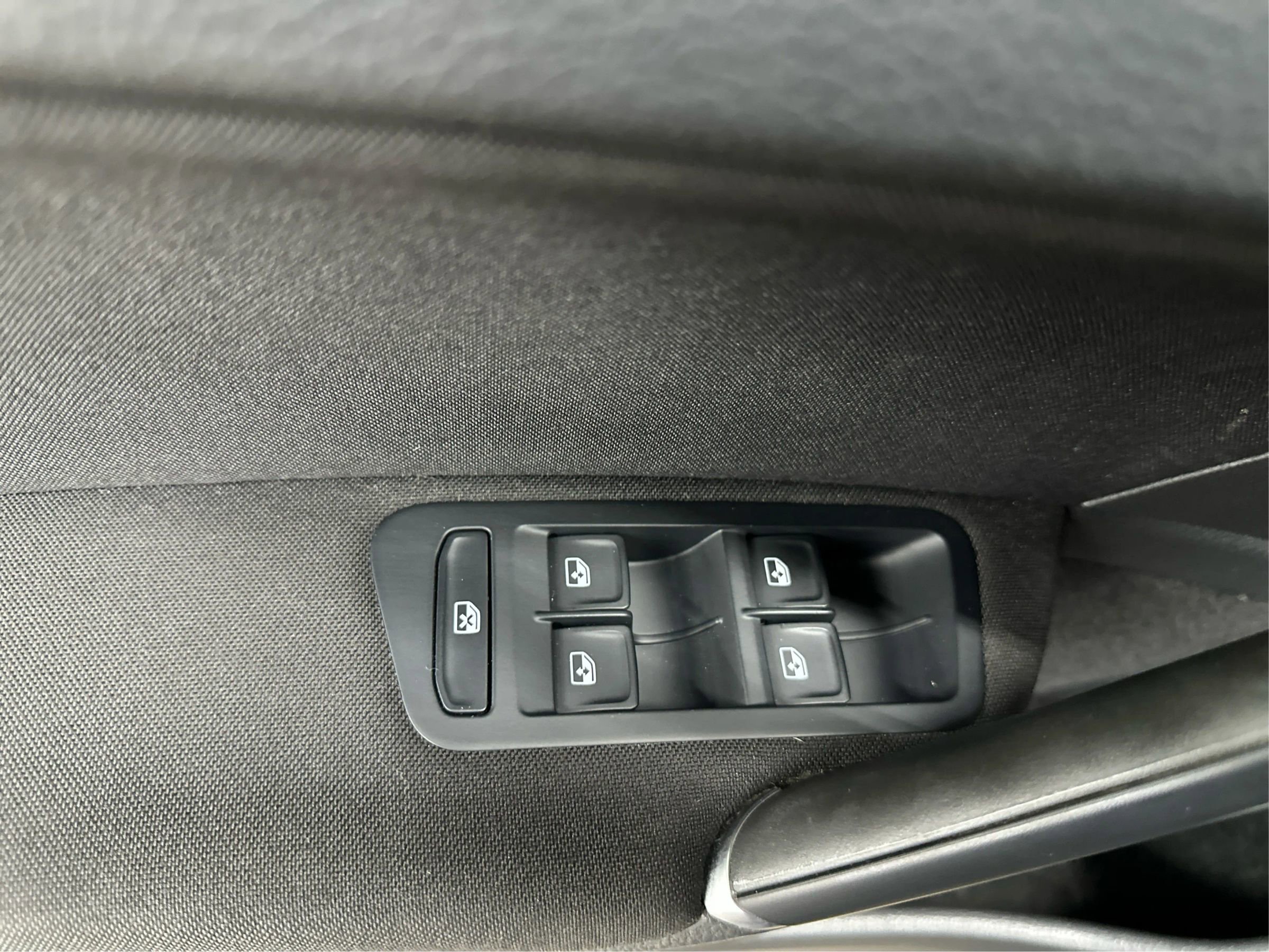 Used 2019 Volkswagen e-Golf SE w/ Driver Assistance Package image 26