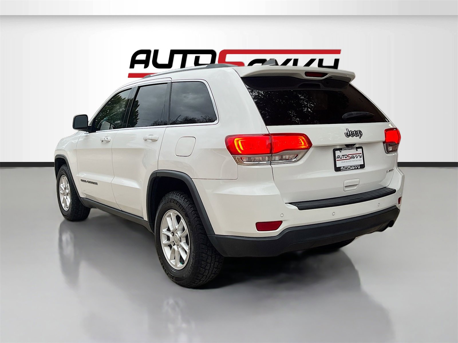 Used 2019 Jeep Grand Cherokee Laredo image 5